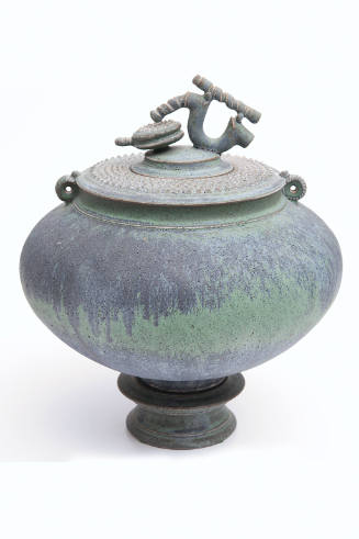 Title unknown (vessel with base and lid, forest green and navy)