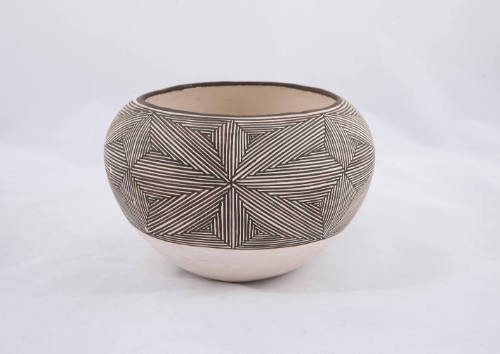 Feather pattern bowl