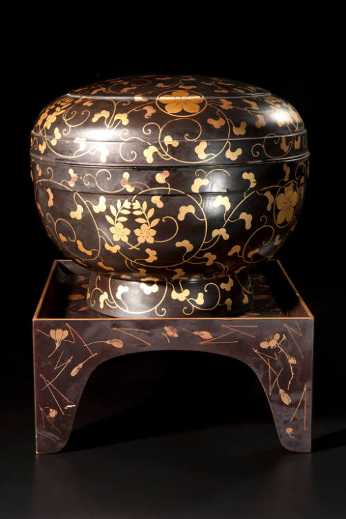 Gold Makie lacquer box and stand