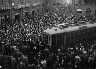 Title unknown (street car with crowds, Rome, Italy, 1951)