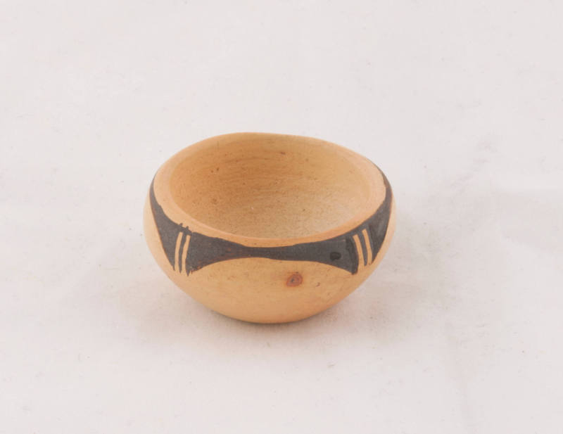 Bowl with curve design