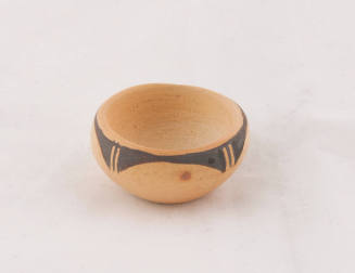 Bowl with curve design