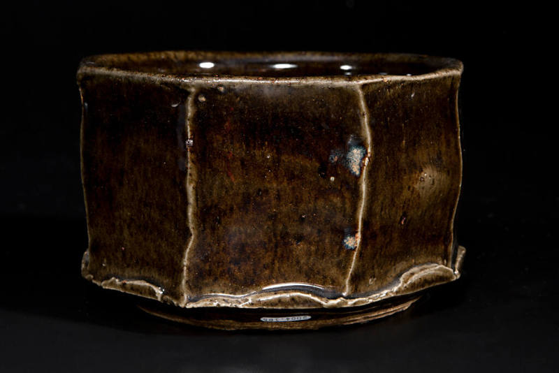 Title unknown (faceted black bowl)